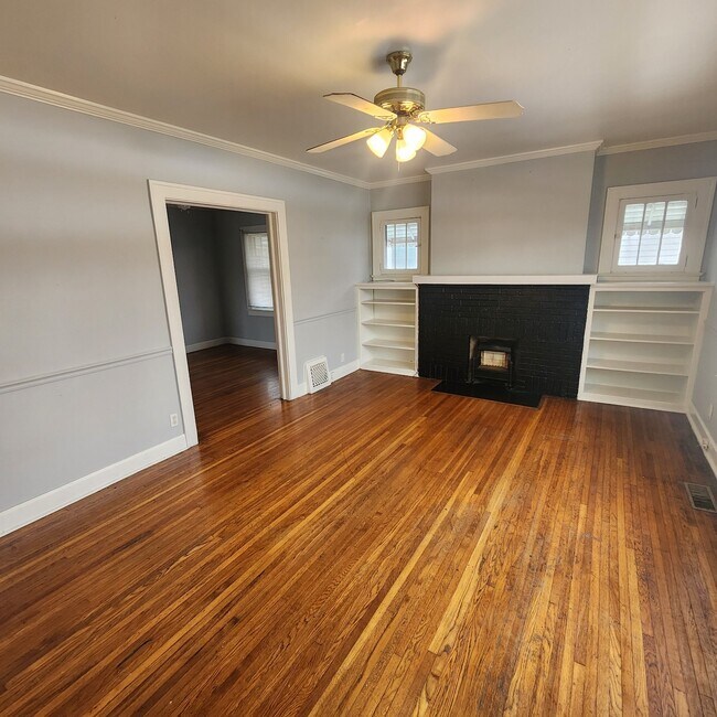 Building Photo - 210 W Roselawn St