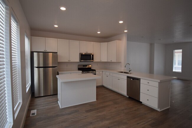 Foto del edificio - Charming 3 Bed 2.5 Bath Townhome in Murray!!!