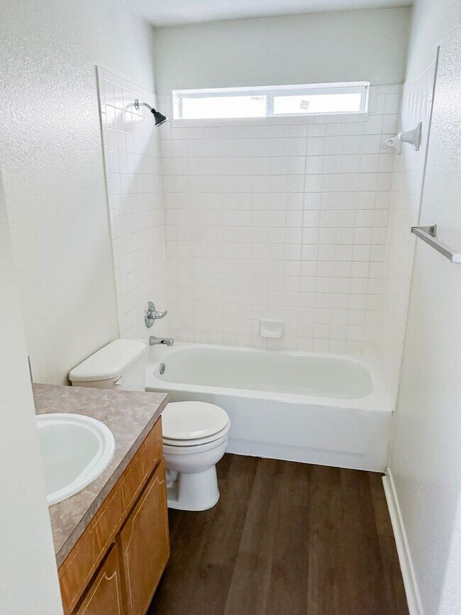 Building Photo - 338 S 40th St