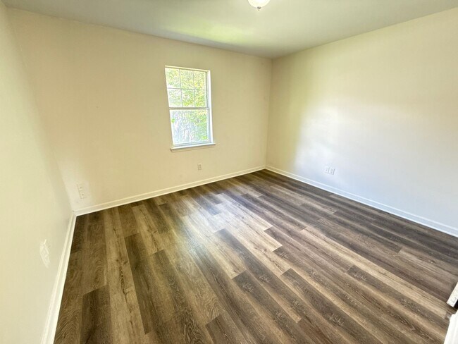 Foto del edificio - 49 Bert Rd NE