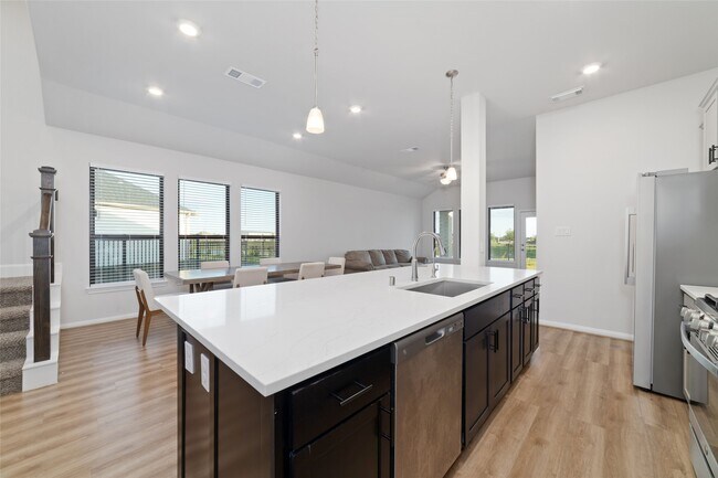 Building Photo - 720 Lake Lacosta Dr