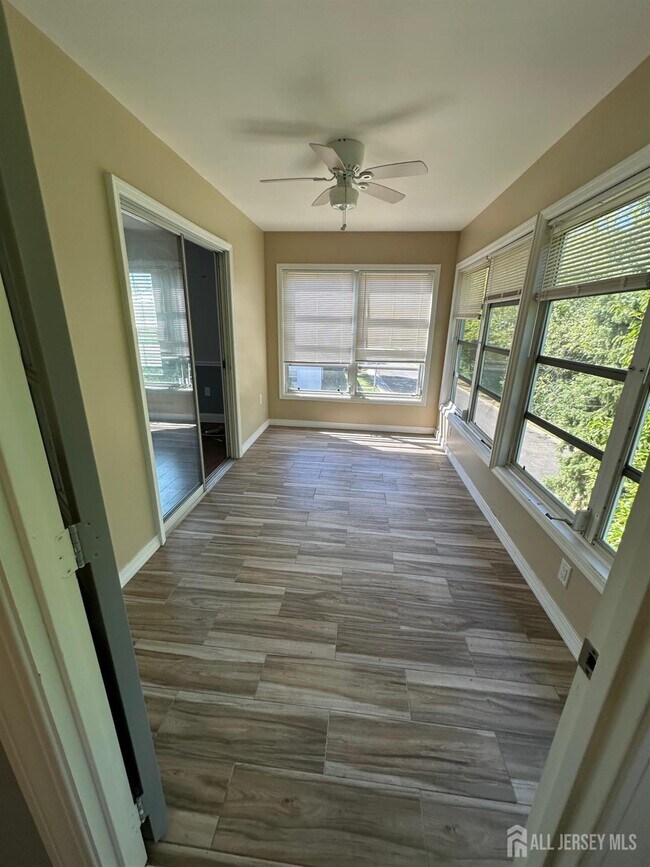 Foto del edificio - 570 Westport Ln
