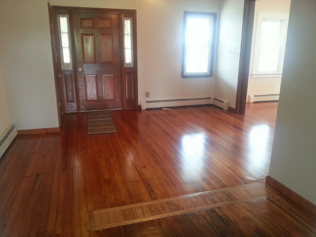 Building Photo - 33 Landin St