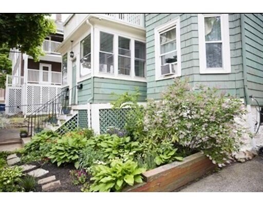 Primary Photo - 2-4 Denvir St