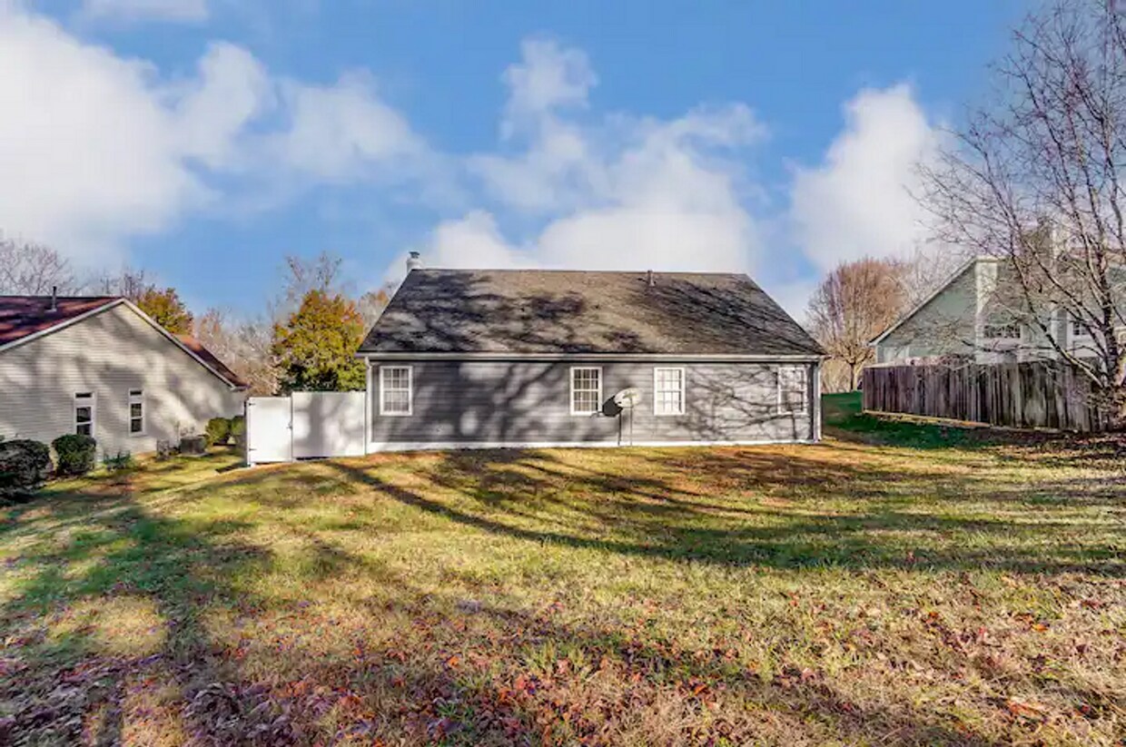Primary Photo - Fully Furnished Ranch home in Steele Creek.