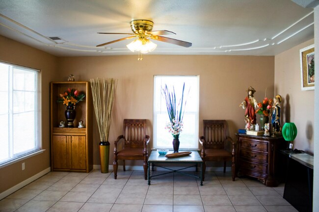 Building Photo - 124 E Main St