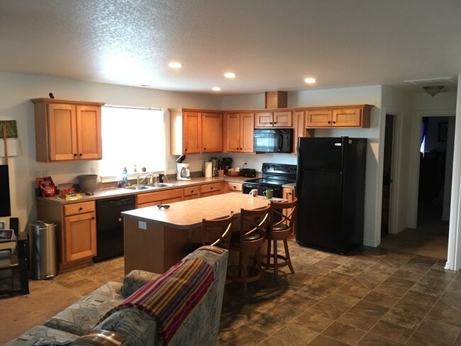 Building Photo - 044-4463-4465 Blueberry Duplex, Salem
