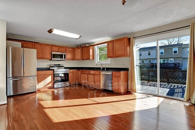 Building Photo - 1092 E Thornhill Pl