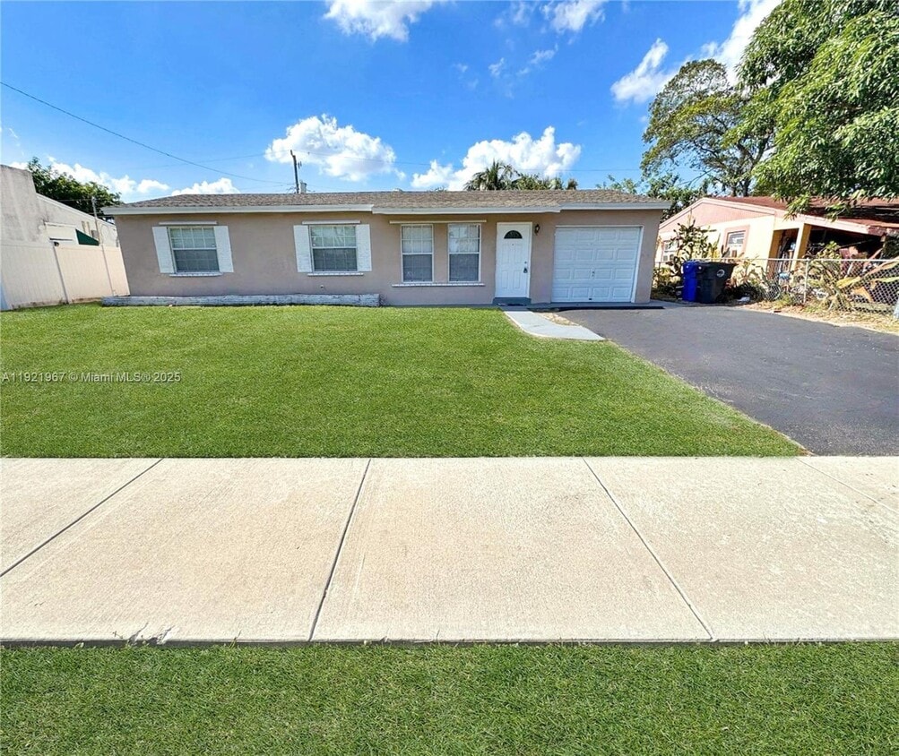 Primary Photo - 1531 SW 66th Ave