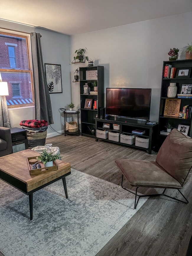 LIving Room - 11 N Miami St