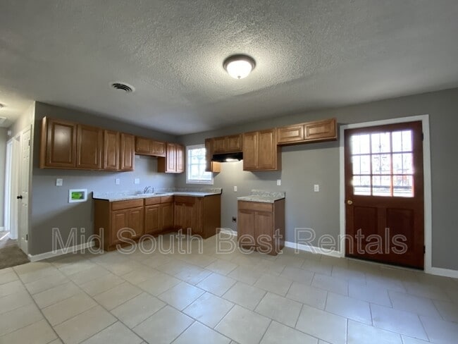 Building Photo - 839 Carol Ann Cove