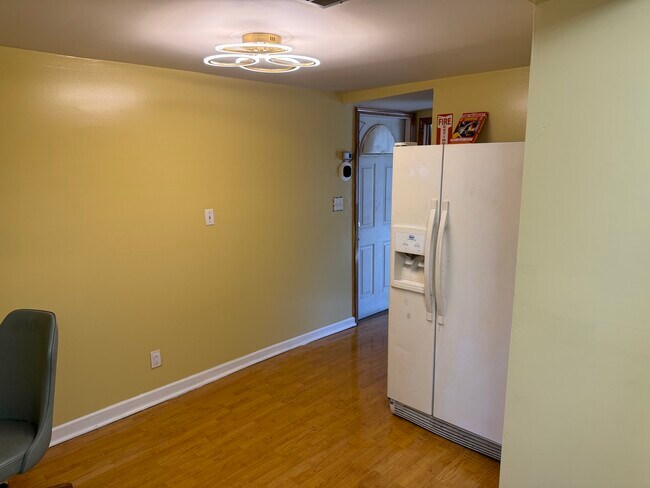 Foto del edificio - 2352 Poland St