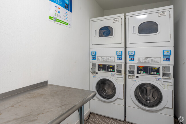 Laundry Room - Hyde Park Gardens