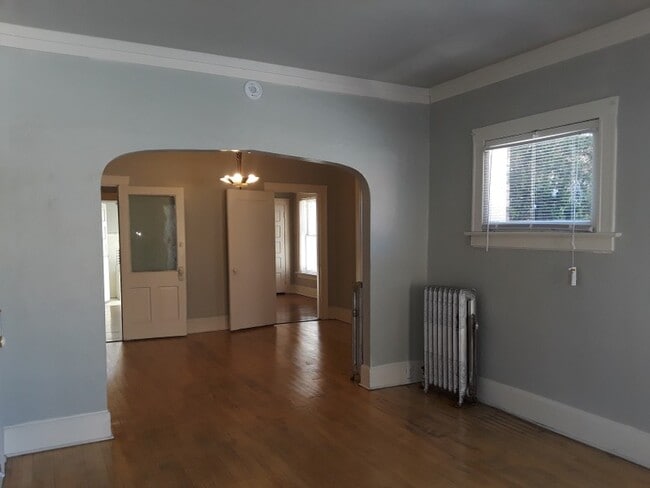 Building Photo - 880 E 100 S