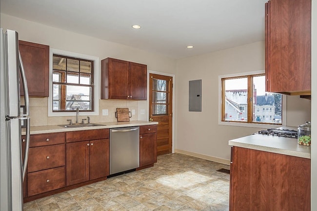 Building Photo - 22 Scott St