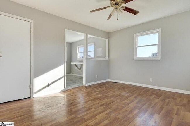 Foto del edificio - 731 Winding Creek Rd