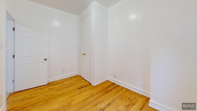 Building Photo - 390 Hooper St