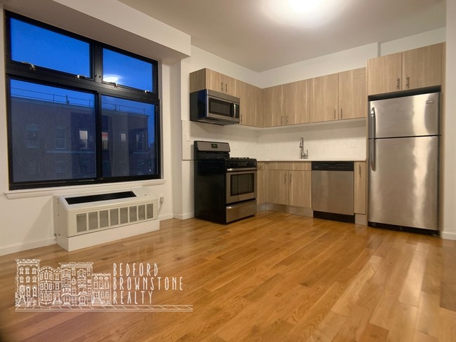 Foto del edificio - 616 Bushwick Ave