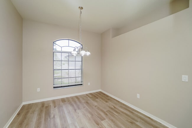 Building Photo - 6034 Beechwood Dr