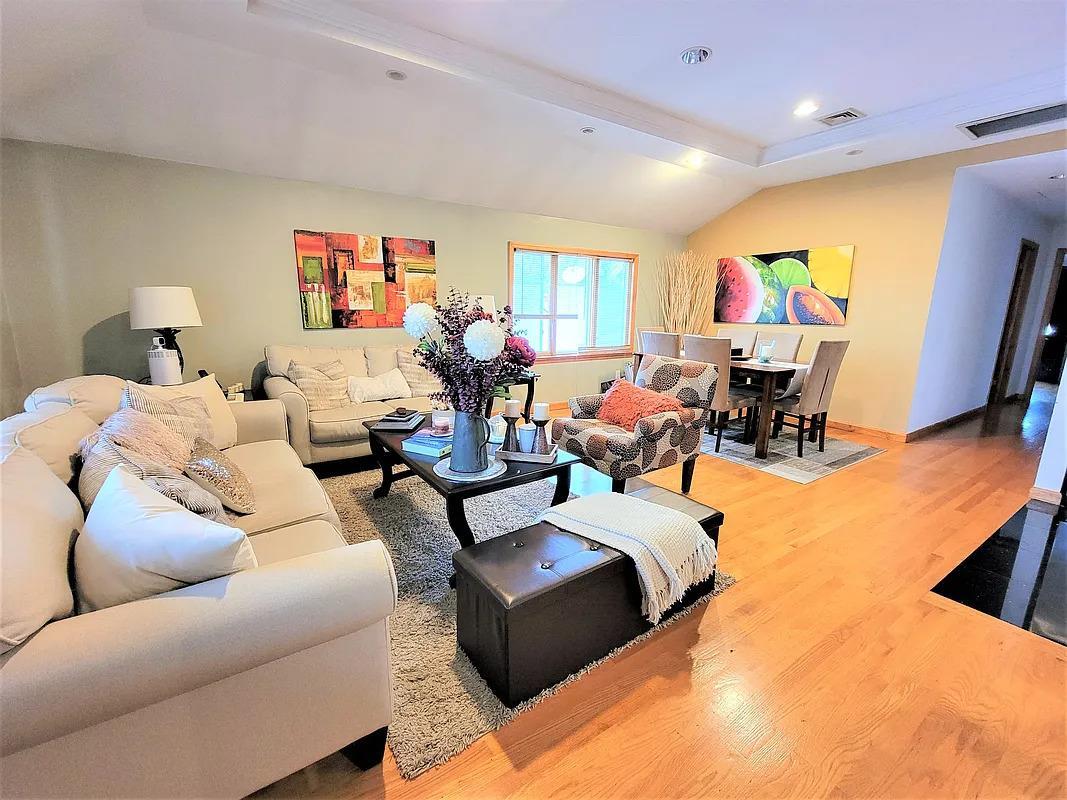 Foto principal - 64-53 231st St