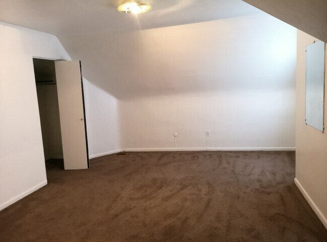 Master Bedroom - 120 S Negley Ave