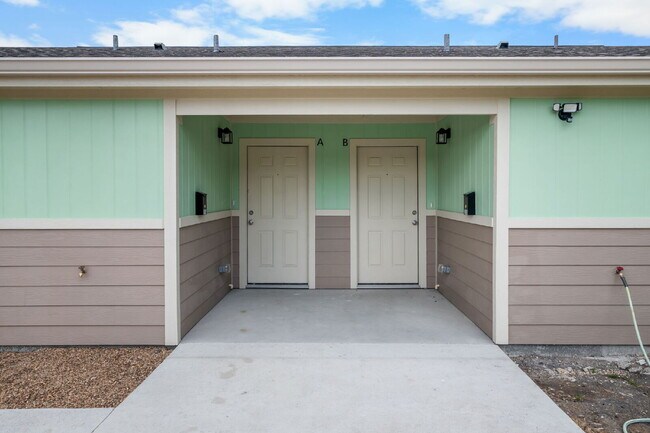 Building Photo - New Construction 2BR/2BA Duplex with Modern Finishes in Mart, TX