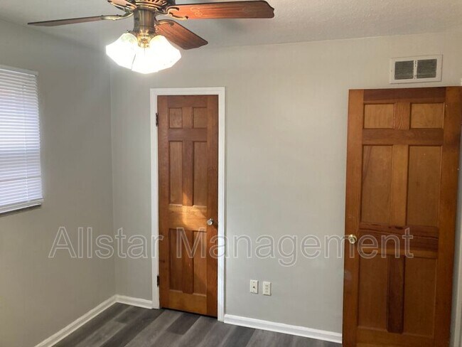 Foto del edificio - 21200 Crystal Ave