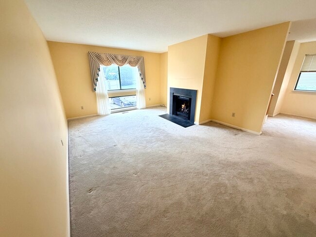 Whole Living room - 40 Crossroads Ln