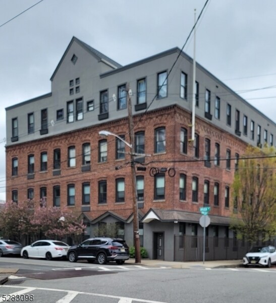Primary Photo - 39 Bruen St