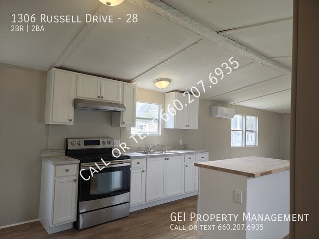 Foto del edificio - 1306 Russell Dr