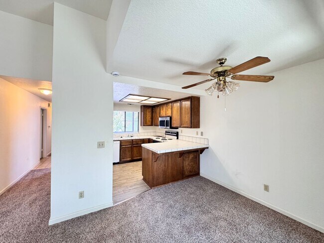 Foto del edificio - Cozy upstairs Condo in Auburn. Pets welcome!!