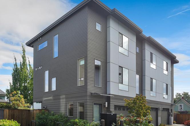 Corner unit with lots of windows and natural light - 4841 North Williams Place