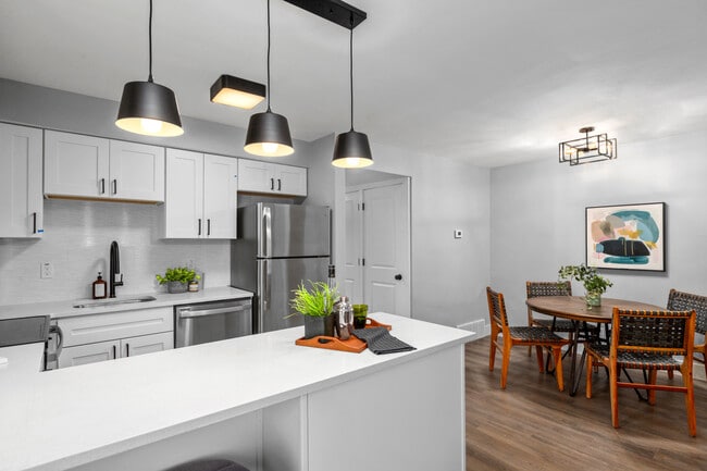 Building Photo - The Square on Delmar