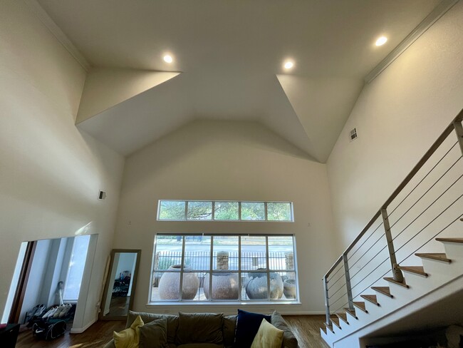 Building Photo - 3103 Hedgerow Dr
