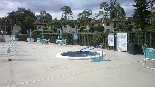 Foto del edificio - 7257 Golf Colony Ct
