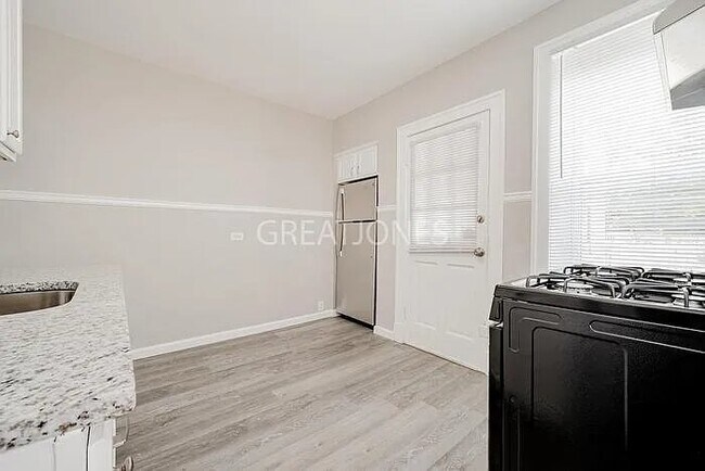 Building Photo - 3309 Osage St