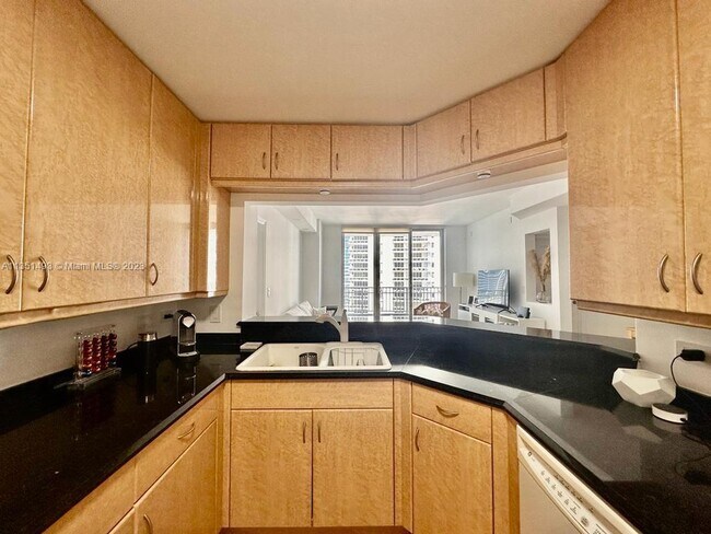 Building Photo - 801 Brickell Key Blvd