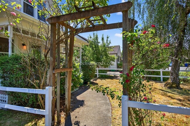 Building Photo - Picturesque 2 BD | 1 BA w/ Basement Home i...