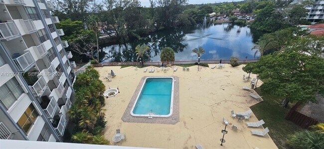 Foto del edificio - 1300 NE Miami Gardens Dr