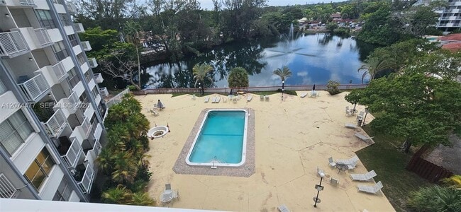 Building Photo - 1300 NE Miami Gardens Dr