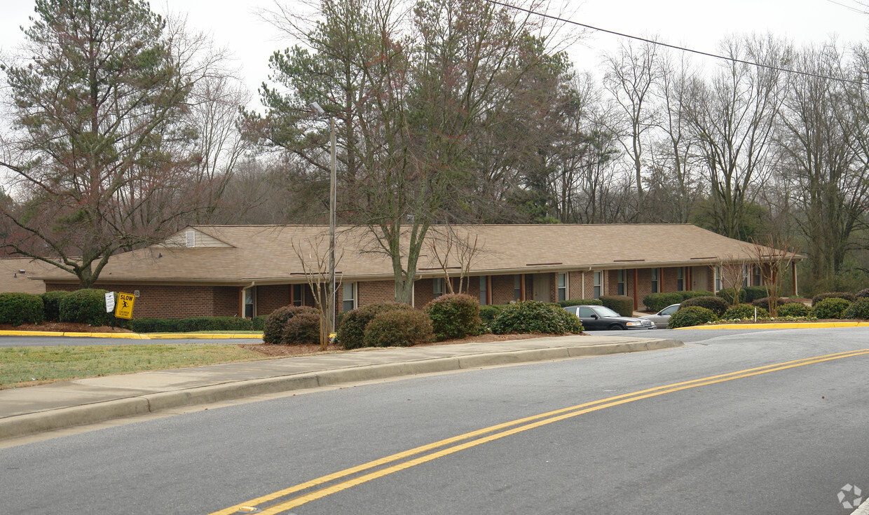 Foto del edificio - Gateway Village Apartments