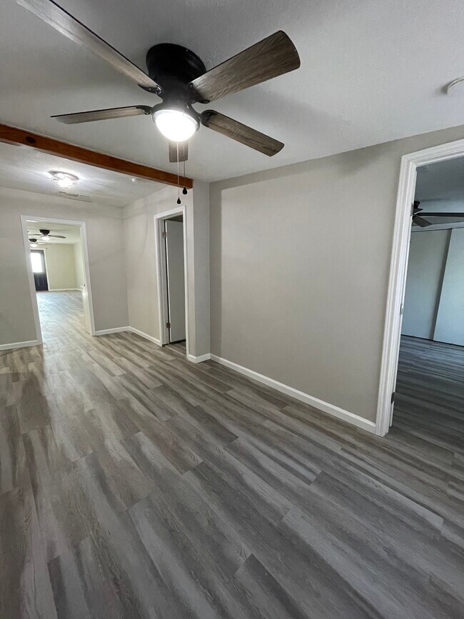 Building Photo - 1501 S Alice Ave