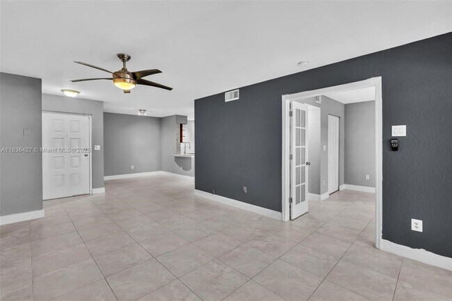 Foto del edificio - 2880 N Oakland Forest Dr