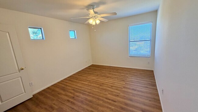 Foto del edificio - 21549 Backus Dr