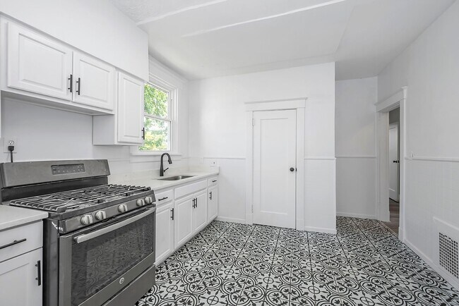 Foto del edificio - 108 E Daniels St