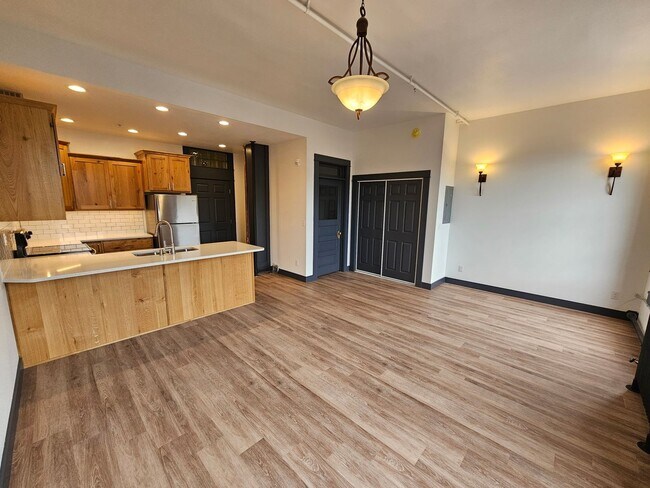 Building Photo - Genevieve Suites