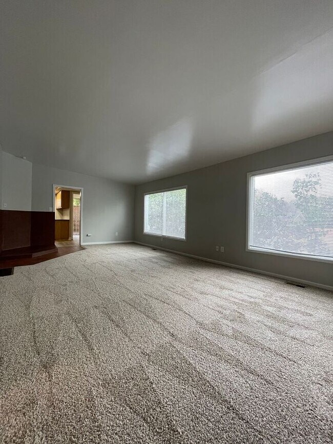 Foto del edificio - 3 Bedroom rancher in desirable West Side C...