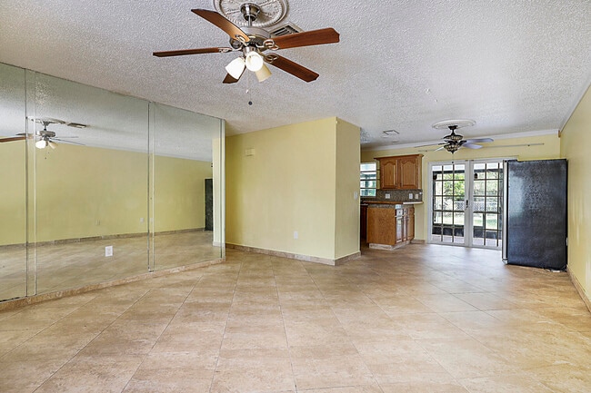 Building Photo - 2346 Caroma Ln