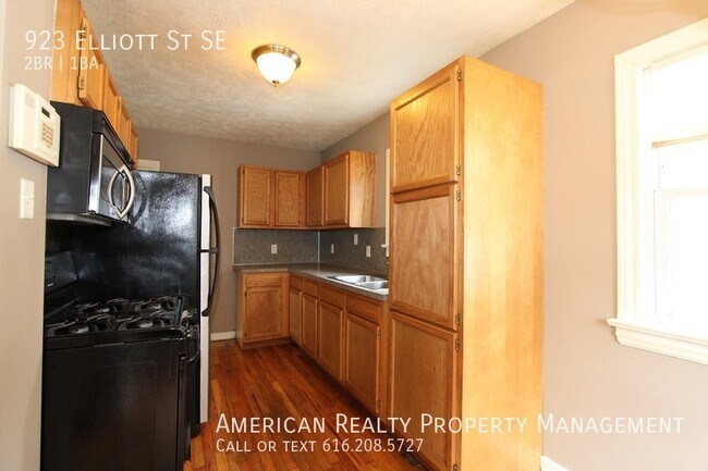 Foto del edificio - 923 Elliott St SE