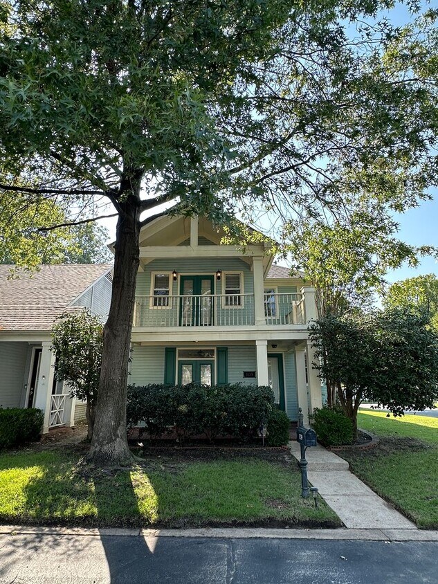 Primary Photo - 1/2 OFF FIRST FULL MONTH'S RENT! Beautiful...